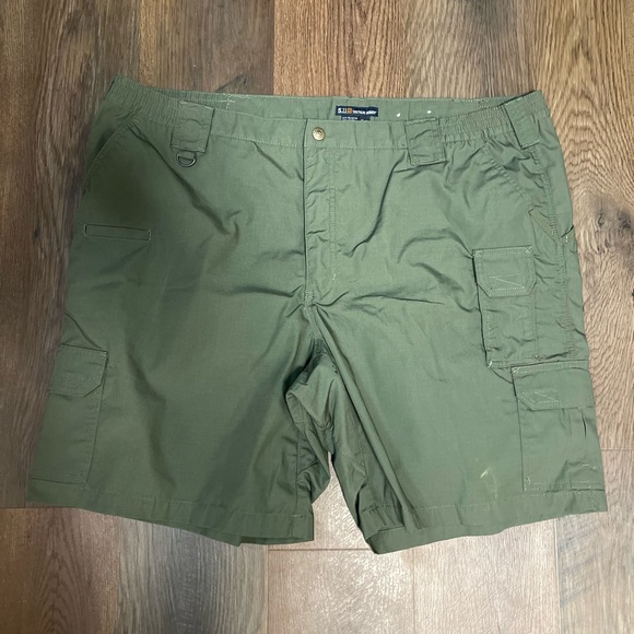 ‎Shorts - Picture 1 of 4